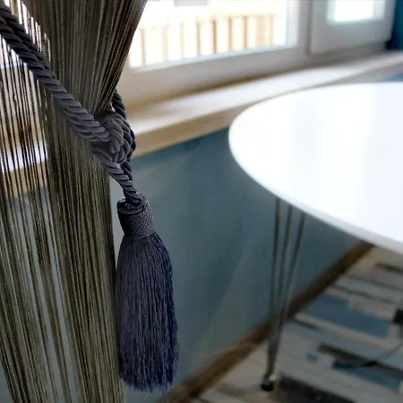 In Blue в історичному центрі міста