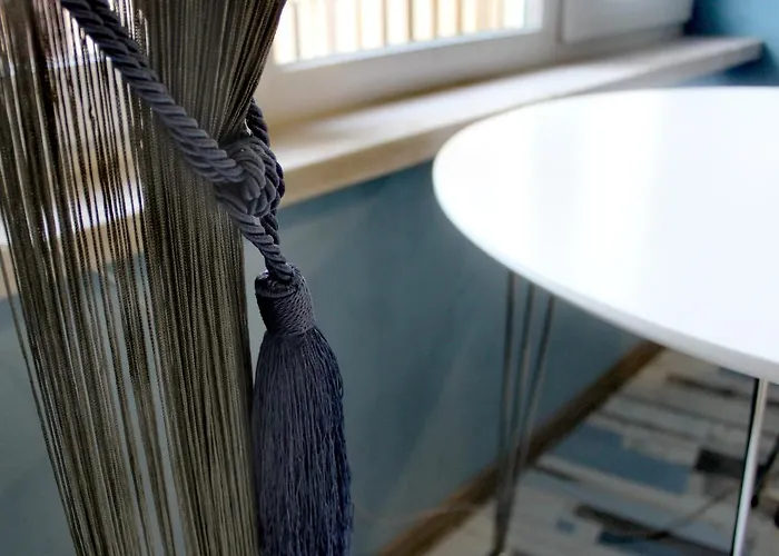 In Blue в історичному центрі міста