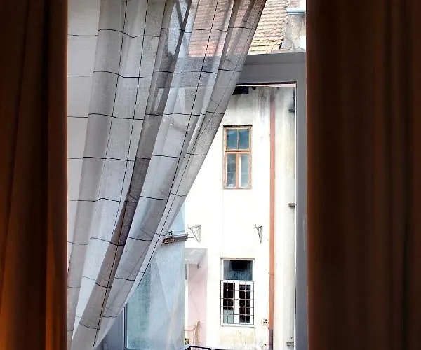 In Blue в історичному центрі міста アパート