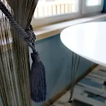 In Blue в історичному центрі міста