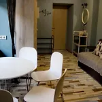 In Blue в історичному центрі міста *