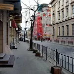 In Blue в історичному центрі міста