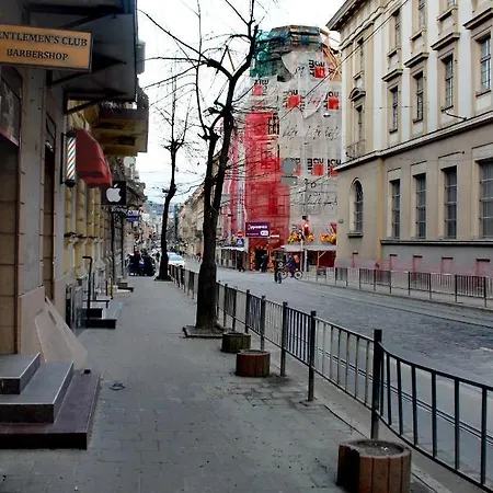 In Blue в історичному центрі міста