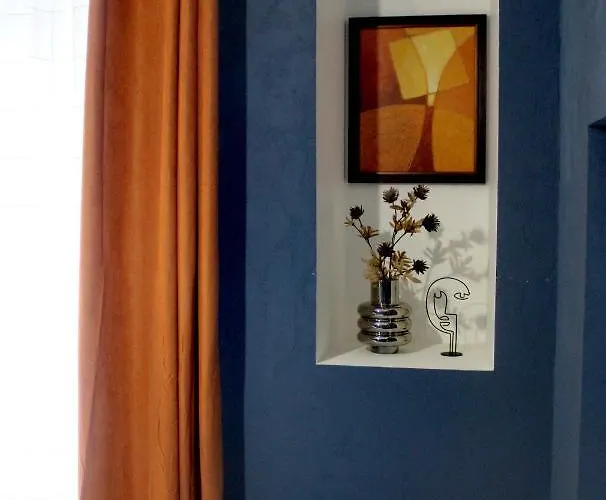 In Blue в історичному центрі міста Daire