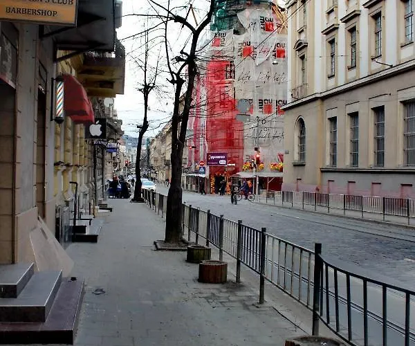 In Blue в історичному центрі міста