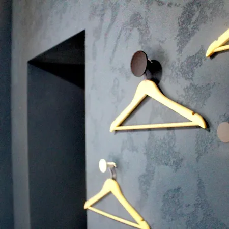 In Blue в історичному центрі міста Λβιβ